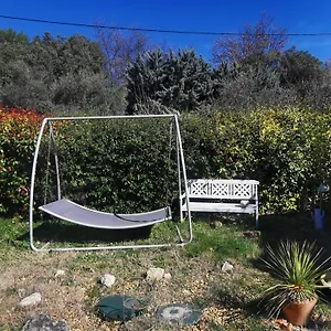Entre Ventoux Et Luberon, Dans Maison. Appartement